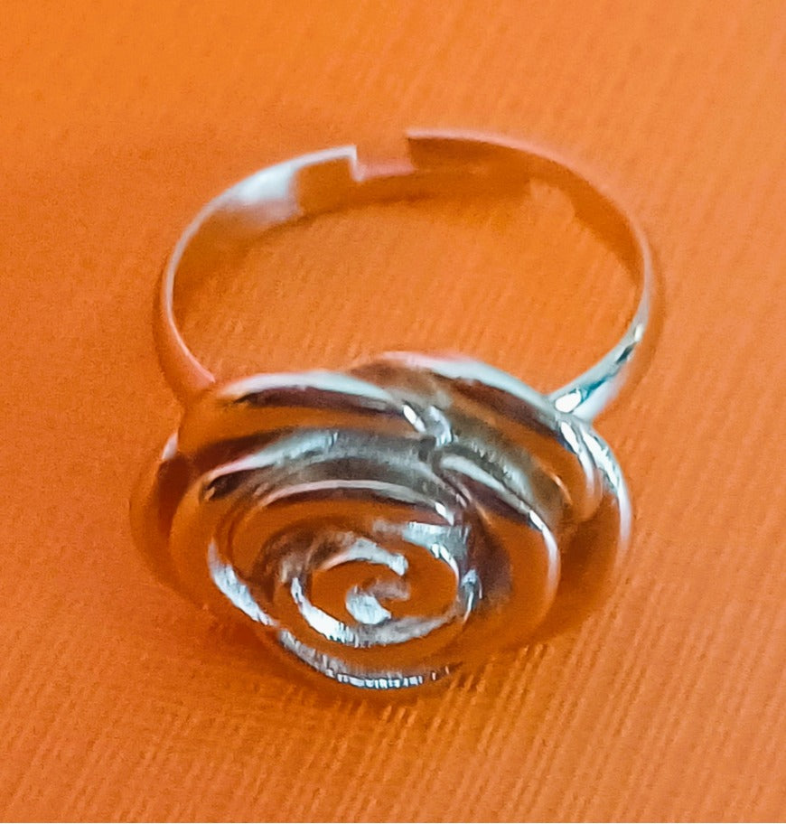 Anel Talismã 'Rosa Solar' em Aço Inoxidável – Beleza, Força e Frequência  432 Hz
