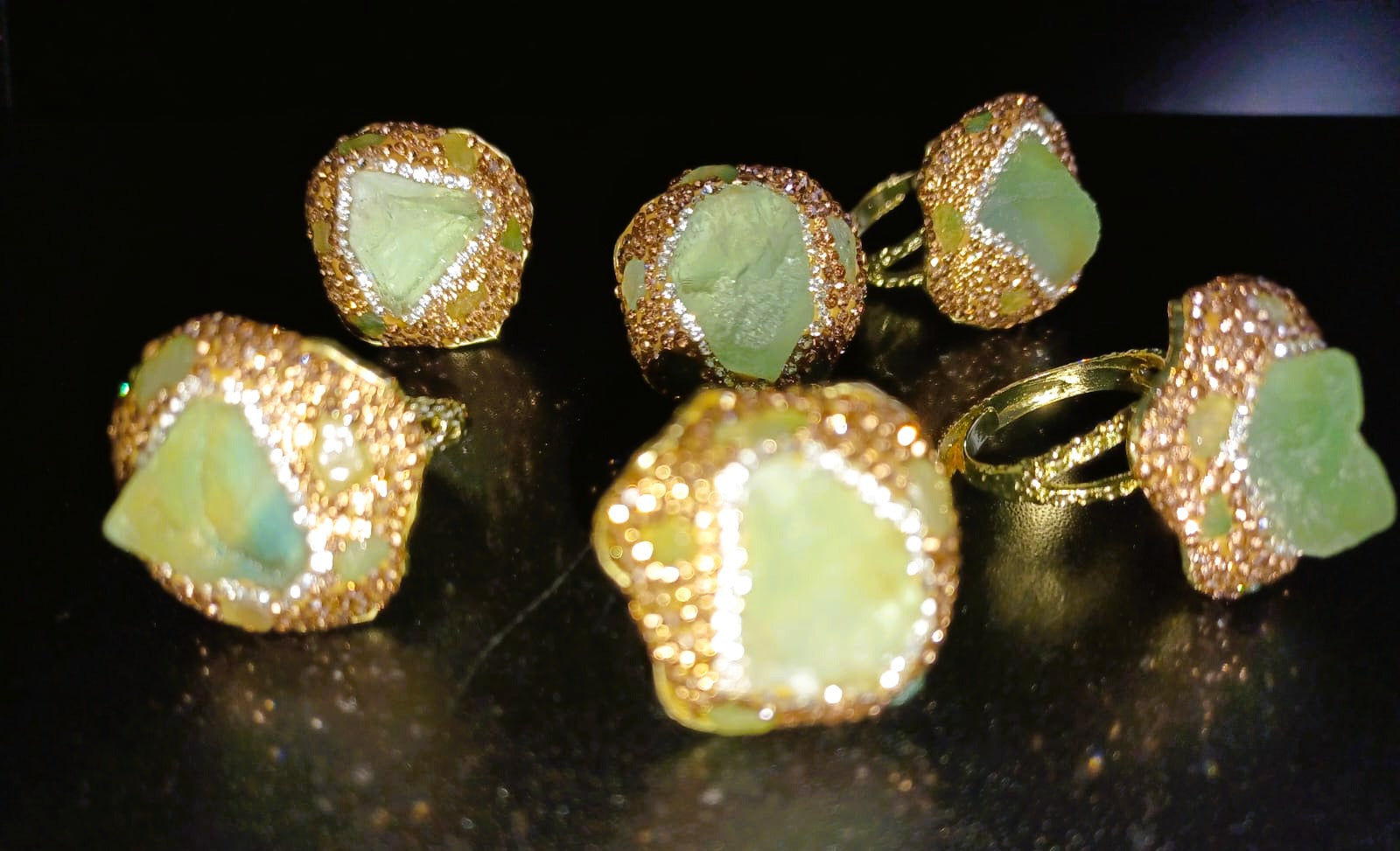 Anel Ajustável "Deusa Gaia" – Pedra Natural Bruta