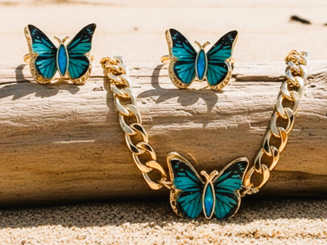 Conjunto 'Metamorfose de Luz' 3 Peças | Colar, Pulseira & Anel de Borboleta (Banhado a Ouro 14K)