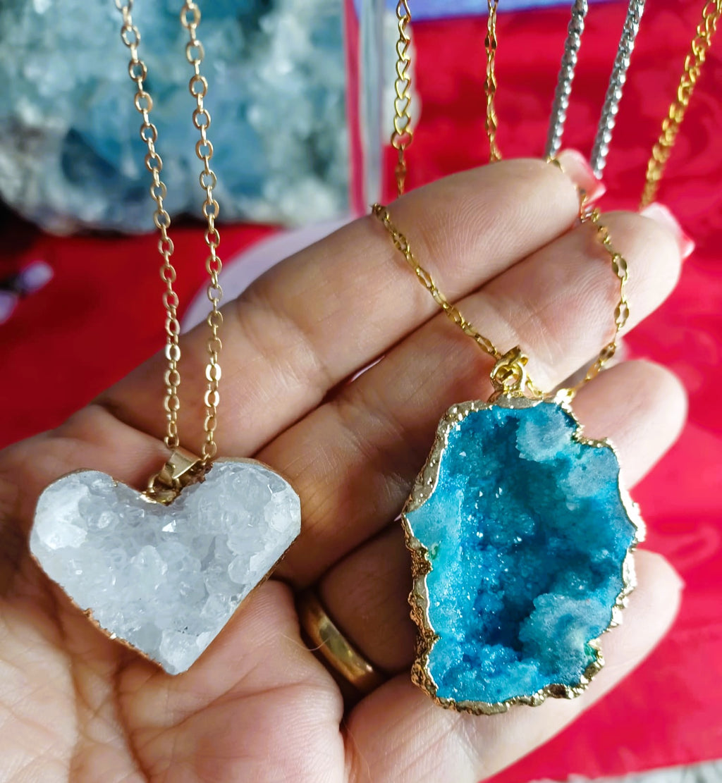 Colar Amuleto Coração da Terra