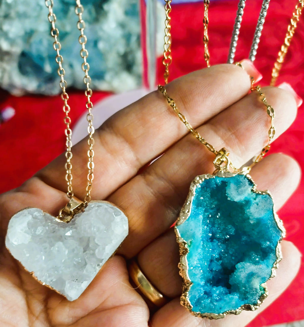 Colar Amuleto Coração da Terra