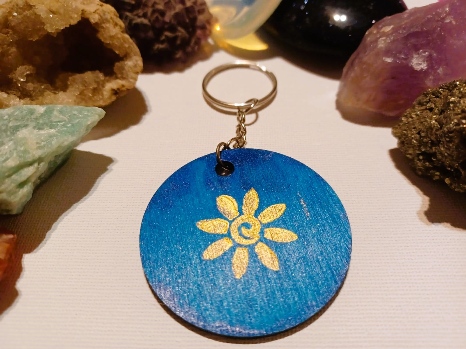 Porta-chaves Artesanal de Madeira 'Mandala Sagrada' – Pintado à Mão | 432 Hz