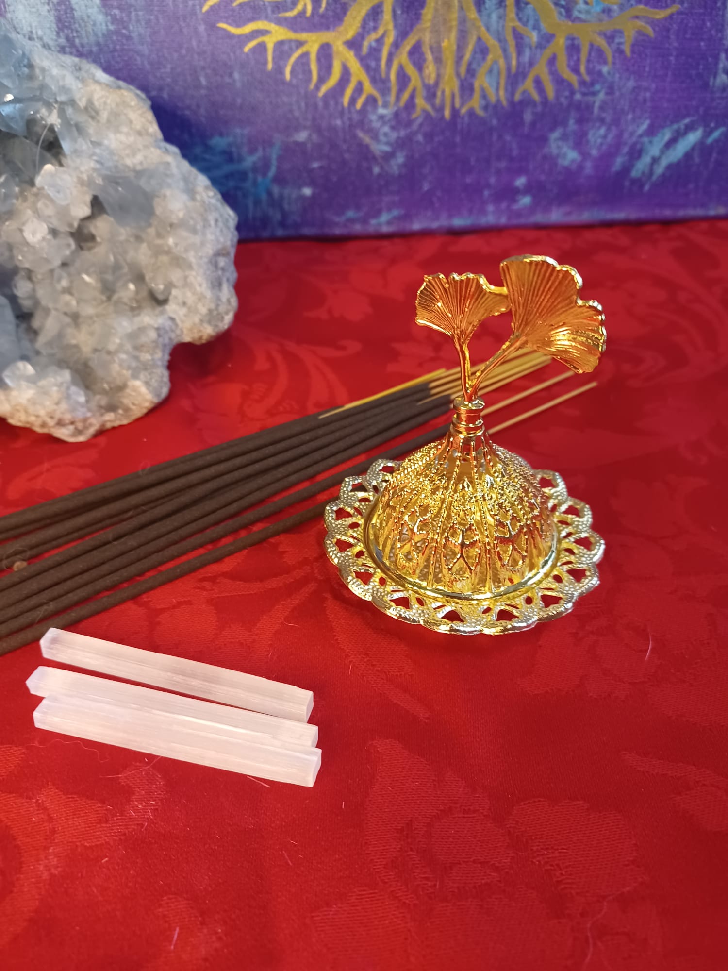 Incensário 'Flor Dourada' em Liga Metálica – Elegância e Purificação | 432 Hz